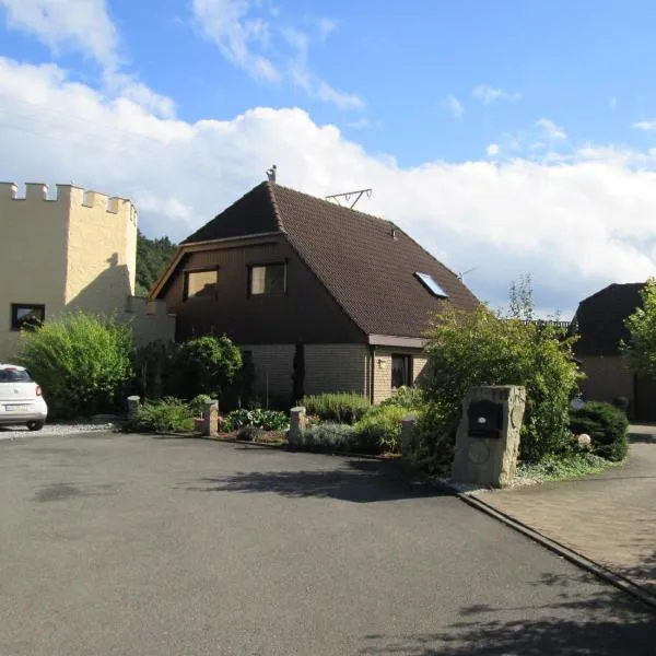 Ferienwohnung Am Orpeturm, hotel v destinaci Marsberg