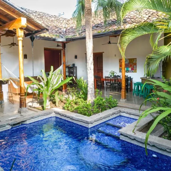 Colonial Charm with Private Pool Steps from Central Plaza, hotel in Granada