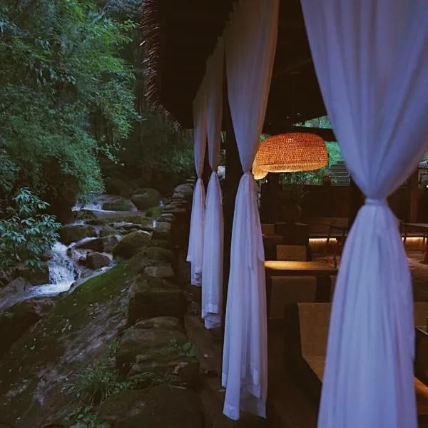 青城山坐忘森林疗愈酒店, hotel in Dujiangyan