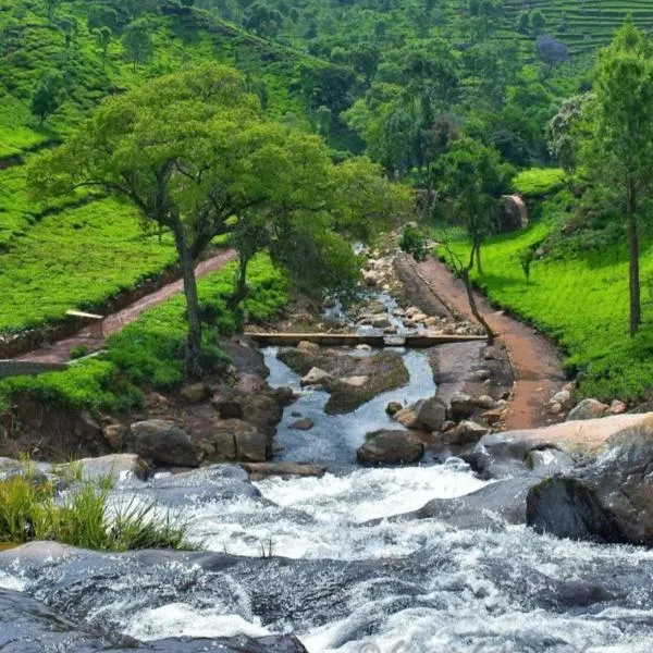 Cascade Meadows Bungalow with Waterfall View, hotel v destinaci Kotagiri