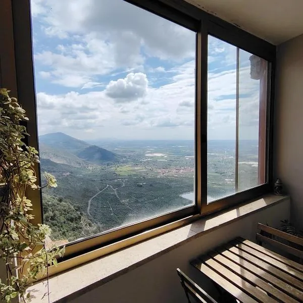 Norma House on the Rocks, hotel Normában