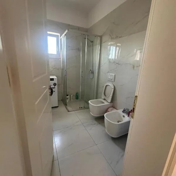 Airport Nest, hotel u gradu Kamëz