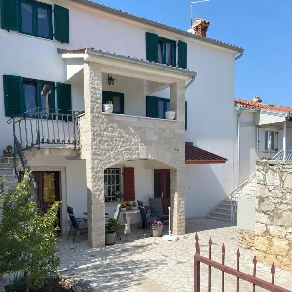 Appartments Grgeta, hotel in Funtana