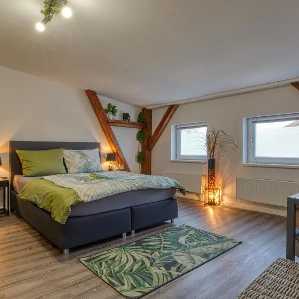 Zuarin Seeblick - Ganzes Apartment direkt am Schlossgarten von Schwerin mit Dschungelfeeling, hotel di Schwerin