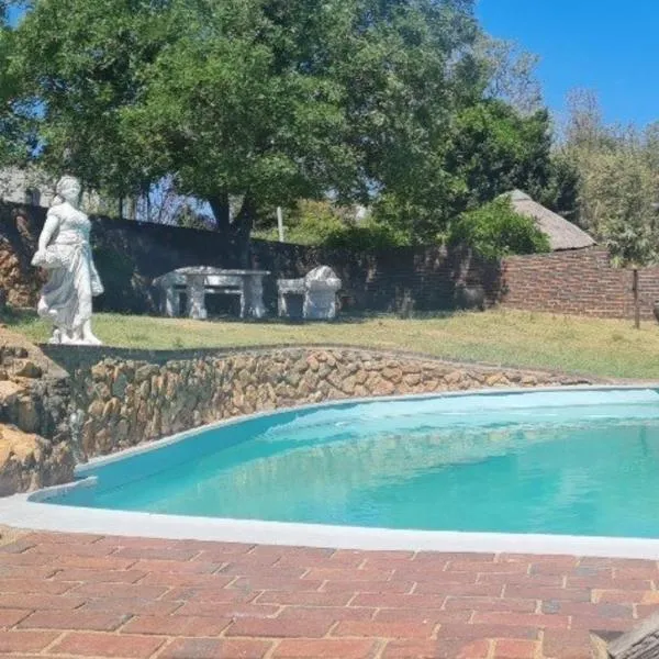 Shabby Chic Escape - Smart house, hotel in Roodepoort