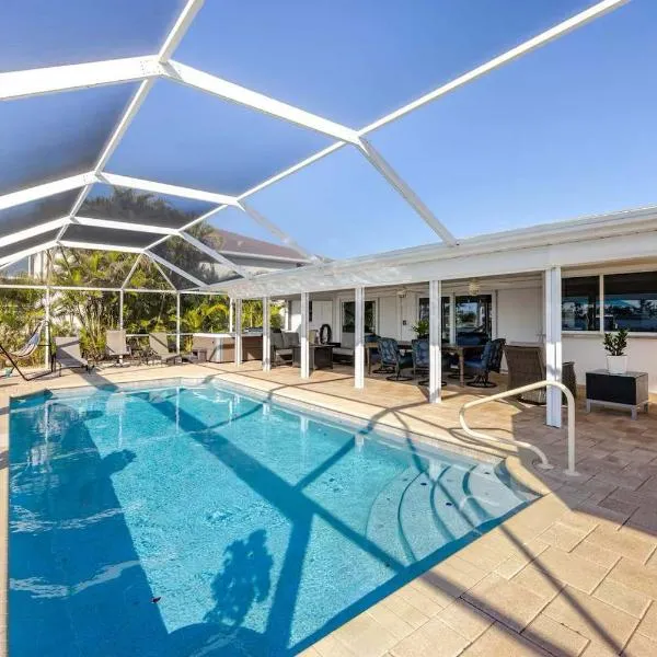 Waterfront Escape Luxurious Stay, hotel a Cape Coral