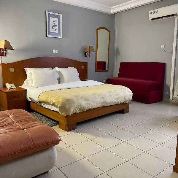 Hotel Peninsule Bonamoussadi Douala, hotel v destinaci Douala