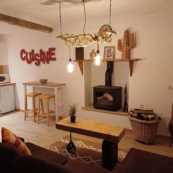 Pays de Joie - Gite La Guitare, hotel em Limalonges