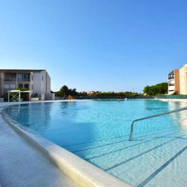 Le Lagon Bleu Bornéo, hotel v destinaci Fréjus