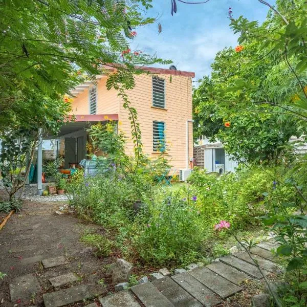 Appartement cosy au Carbet avec balcon et vue sur mer - 70 m², hotel v destinaci Le Carbet