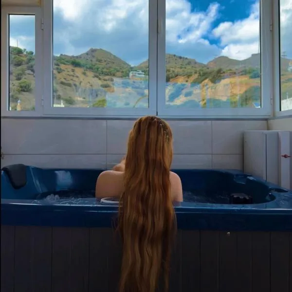Filocsenia luxury suite, hotel in Tsoútsouros