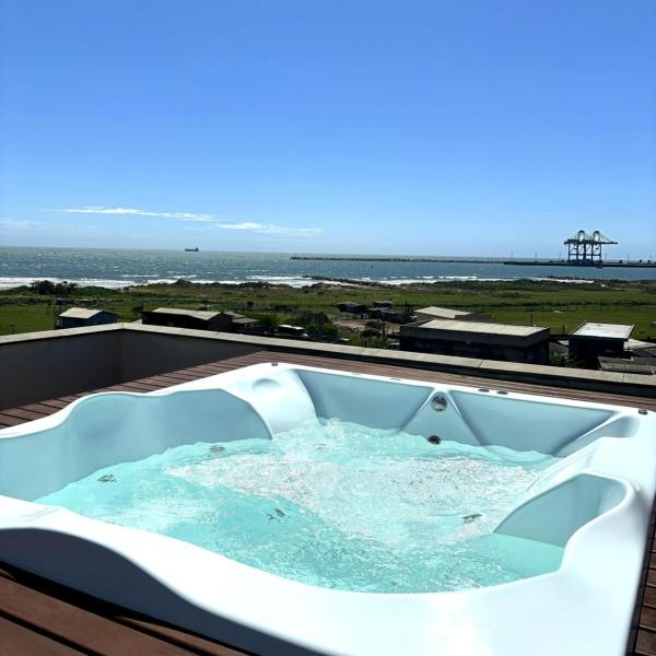 Jacuzzi Privativa com Vista Deslumbrante do Mar