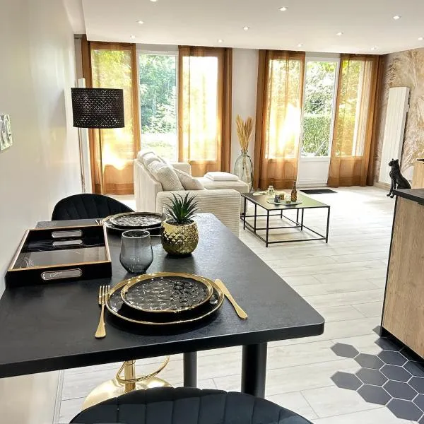 Evreux ground floor apartment,jardin,proche hyper centre, hotel in Évreux