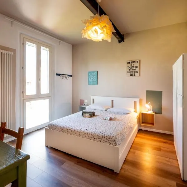 Gaia House-beach-center-free parking!, hotel v destinaci Fano