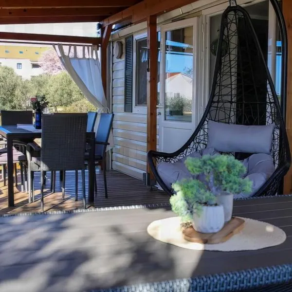 Mobile Home Olive Tree, hotel in Pakoštane