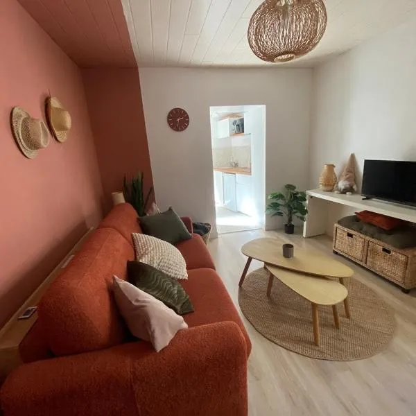 Studio cosy avec cour privative, hotel v destinácii Bourg-Saint-Andéol