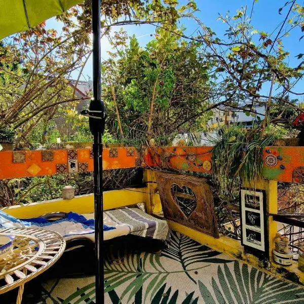 Green house, cosy garden Paris, Hotel in Alfortville