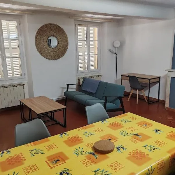 Spacieux appartement provençal - Mourillon - Beach 7 min à pieds、トゥーロンのホテル