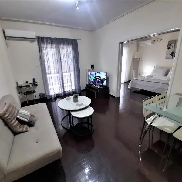 Port & Metro Escape Cozy Balcony Apartment in Piraeus, khách sạn ở Piraeus