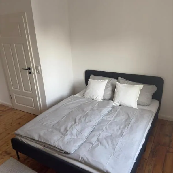 Zentrales Zimmer mit Altbaucharme, hotel v destinaci Oldenburg