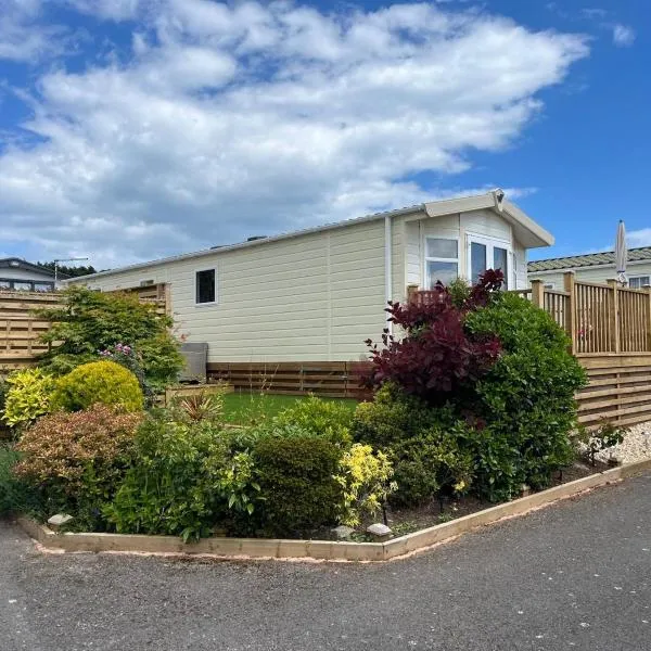32 West Down Farm Caravan Park - quiet and idyllic!, hotel in Budleigh Salterton