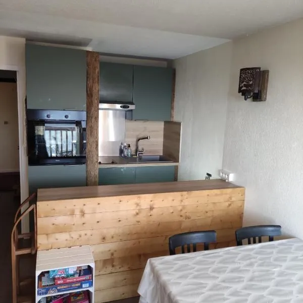 Studio avec vue panoramique sur la montagne, hotel v destinaci Font Romeu Odeillo Via