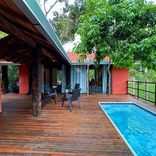 Casa Aroeira 3 quartos3 Banheiros piscina, hotel in Bonito