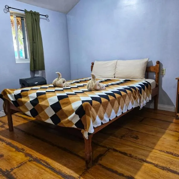 Cotton Tree Cabin at Freshwater Creek Cabanas, hotel v destinaci Hopkins