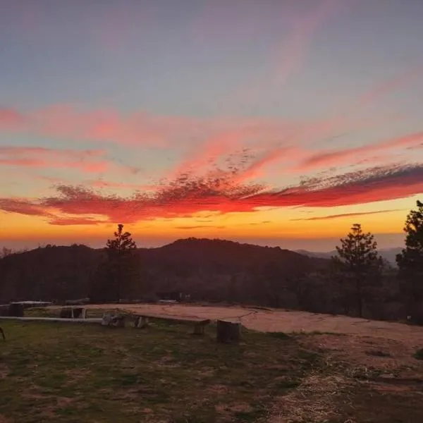 Campground at Sequoia Mountain Farms - Bring Your Own Tent or RV - No Bedrooms or Beds Provided, hotel a Miramonte