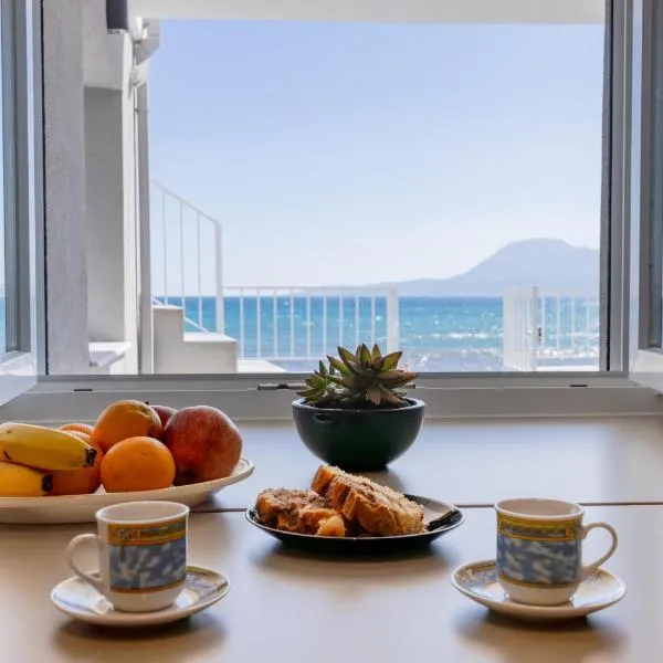 Cozy SeaView apartment, hotel v destinaci Paralía Kímis