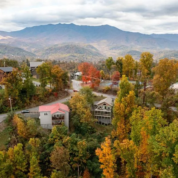 Red Roof Chalet of the Smokies, hótel í Gatlinburg