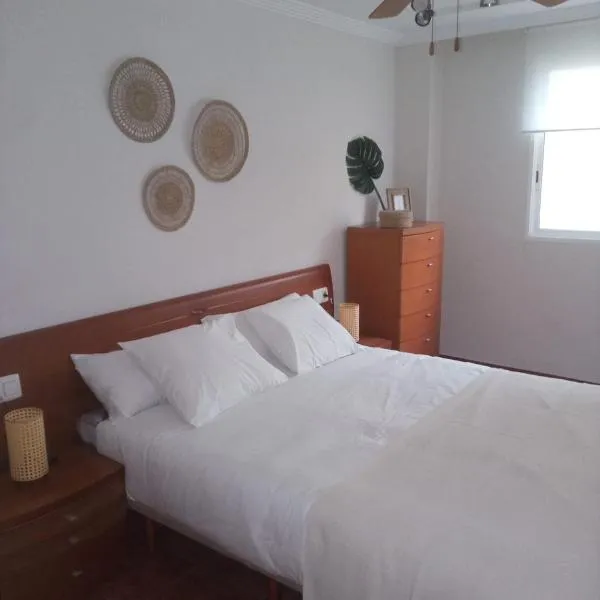 Apartamento Salamandra 100m2 con terraza y piscina, hotel em Puzol