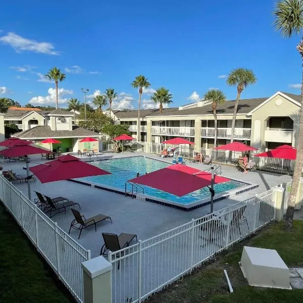 Newly Room in cozy hotel with Super location to the Parks, hotel v destinaci Kissimmee