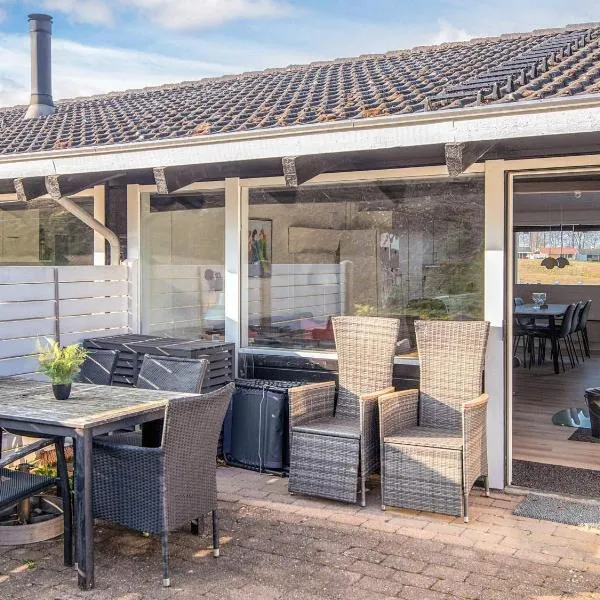 6 person holiday home in Aabenraa-By Traum, hotel en Aabenraa