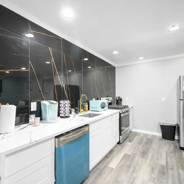 Modern Three Bedroom in Central Montrose Location โรงแรมในฮูสตัน