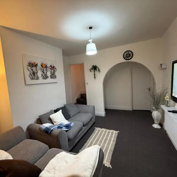Rems 3bed apartment with games for fun, close to gym and garden view, hotel a West Bromwich