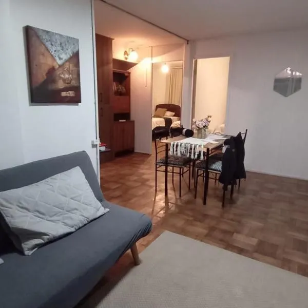 APARTAMENTO In HOUSE ALAMEDA, hotel v destinaci Santiago