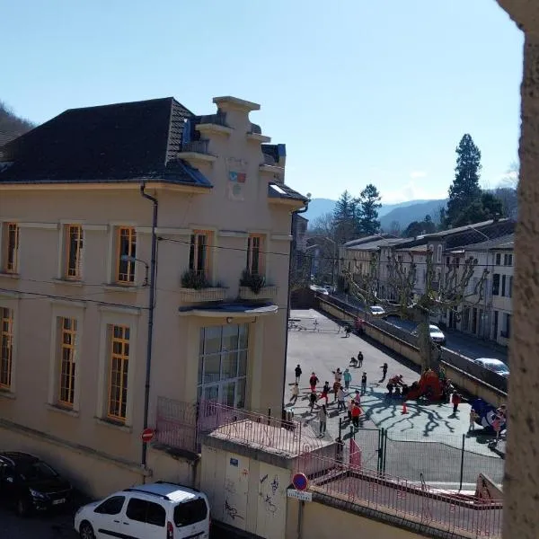 Appartement 2 chambres avec baignoire – hotel w mieście Lavelanet