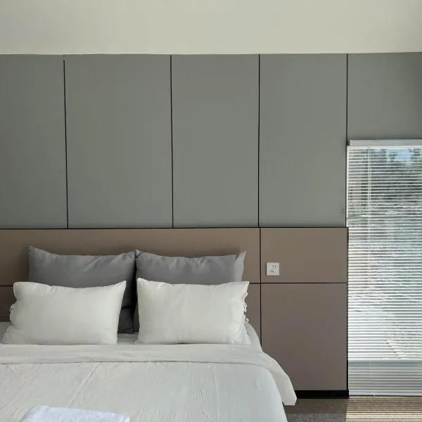 M & R 2 float house, hotel in Muang Fuang