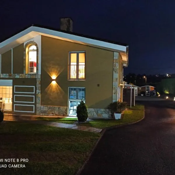 Apartamentos Puerta de Gijon Duplex, hotel i Gijón