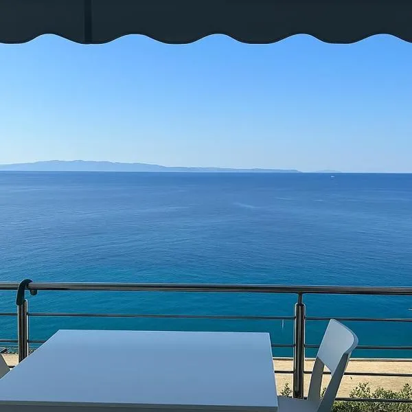Blue Sea Apartments, hotel v destinaci Qëparo