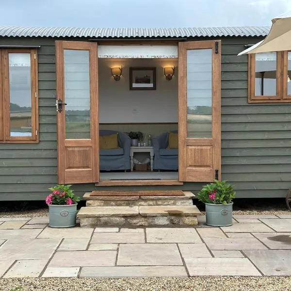 Fotheringhay Glamping, hotel v destinaci Fotheringhay