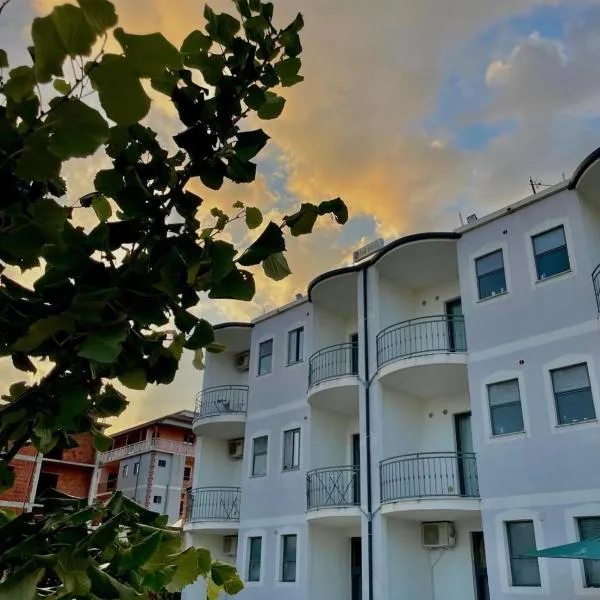 Sar Hotel, Velipojë, готель у місті Веліпоя