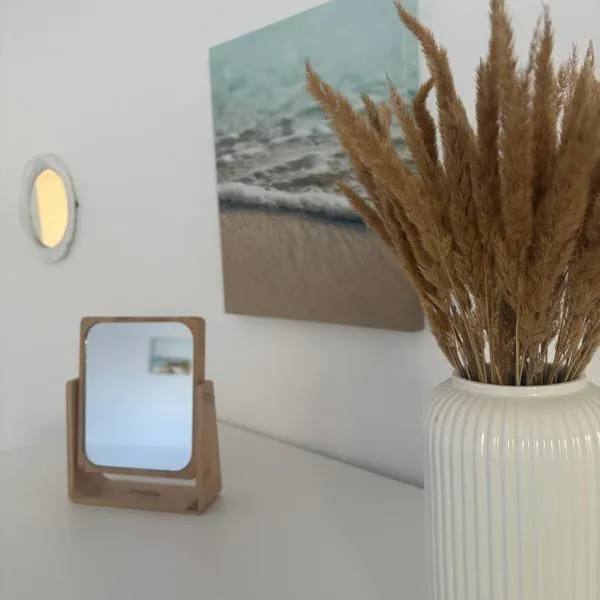 Strandlächeln Lodge - Ferienwohnung mit 2 Schlafzimmern, hotel en Hohenfelde