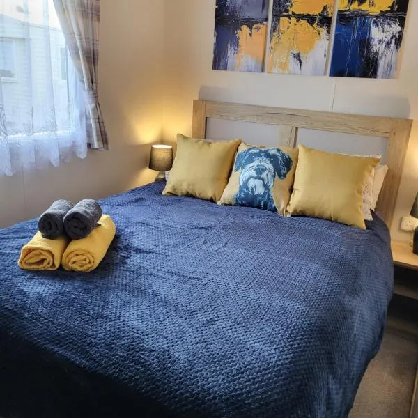 61 St Andrew's 3 bedroom 2 bathroom Caravan near Edinburgh Seton Sands Holiday Village, hotel v destinaci Port Seton
