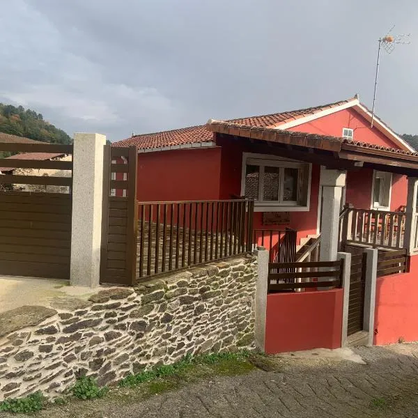 Casa do Feligrés e da Alsira, hotel in Nogueira