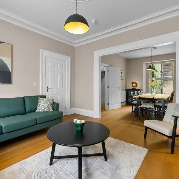 Stylish 7 Bedroom House, hotel in Plymouth