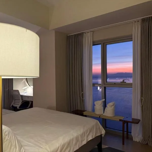 Playful 1BR With Magnificant Bayview Garden View Near Okada, Solaire, Aiports, hotel v destinaci Manila