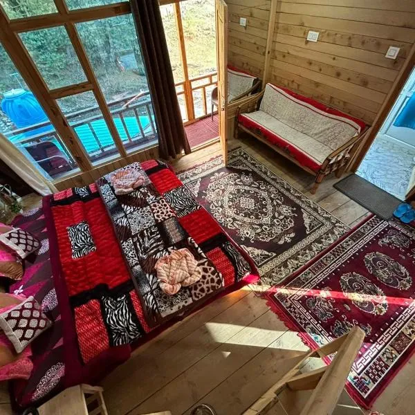 Alpine Stays Riverside, hotel in Jibhi