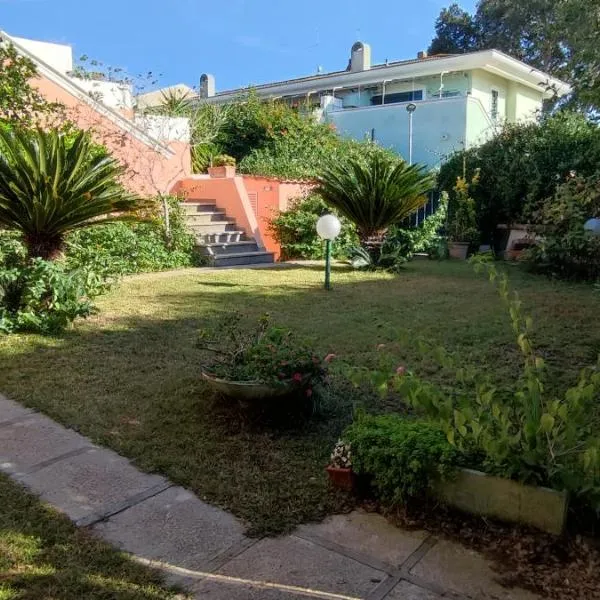Katy's Garden, casa con giardino vicino al mare, relax e privacy, hotel v destinácii Anzio